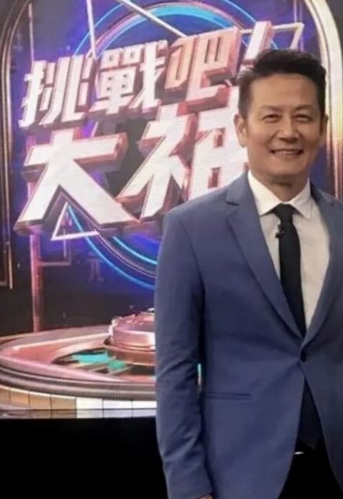 探花精选会所找女技师服务气质型小少妇舔背按摩撩起衣服摸摸奶子埋头口交搞的舒服了 - 主播视频